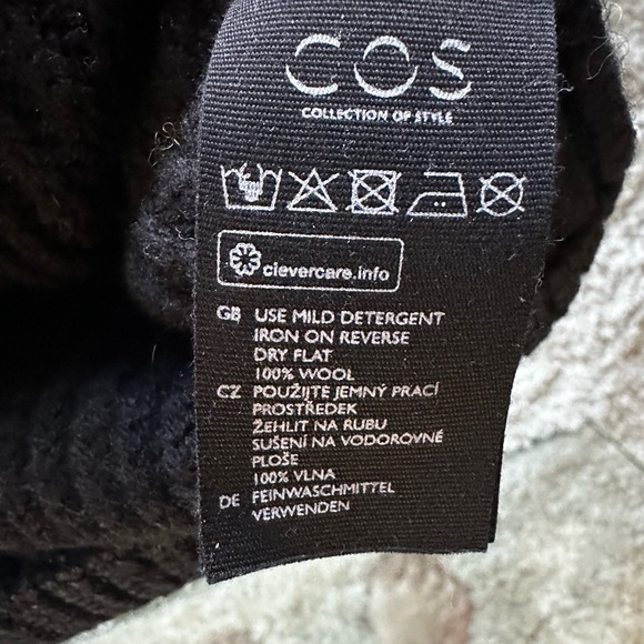 COS Wool cropped sweater MENS - Picture 3 of 3